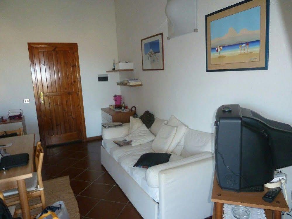 Casa Asparagi San Teodoro  Exteriör bild